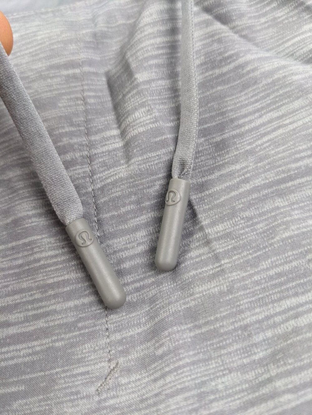 Lululemon Shorts T.H.E. Short 9" Linerless Heather Sea Salt Gray Mens Medium - Picture 2 of 7